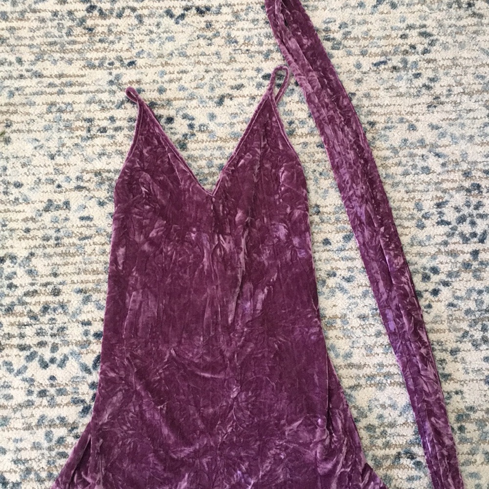 Crushed Velvet dress with Scarf Choker.